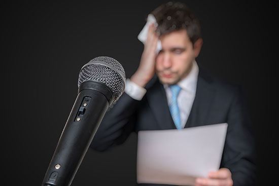 چرا وقتی مضطربیم عرق می&zwnj;کنیم؟