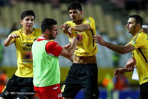 قلعه نویی: مدارک و اسناد از رفتار پرسپولیسی ها جمع کردیم