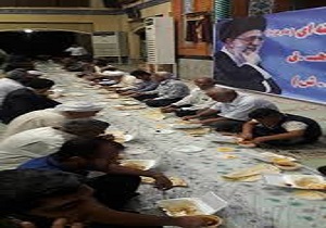 مردم روزه دار آبادان برای چهارمین سال متوالی میهمان سفره افطاری مقام معظم رهبری