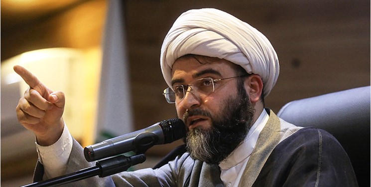 شخصیت، راه و مکتب امام خمینی (ره) ملت ما را از ذلت نجات داد