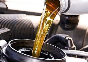 طرح تشویقی توزیع روغن خودرو به ناوگان حمل کننده کالای اساسی از بندر امام آغاز شد