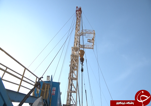 حفاری نفت در بیابان به عشق ایران، با زبان روزه
