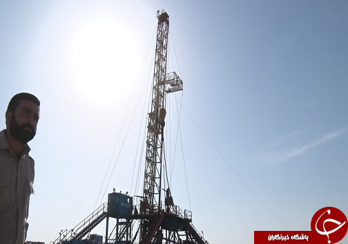 حفاری نفت در بیابان به عشق ایران، با زبان روزه