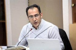 گلایه یک شاعر از بی توجهی به ادبیات کودک و نوجوان /  جشنواره شعر فجر مستقل برای این حوزه برگزار شود