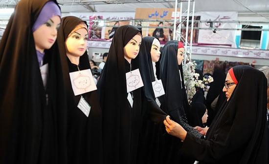 تحویل روزانه ۳۰۰ چادر با دوخت رایگان در نمایشگاه عفاف و حجاب