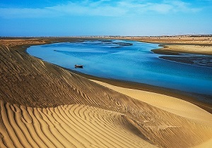 فیلم هوایی از بندر تنگ، محل تلاقی کویر و دریا