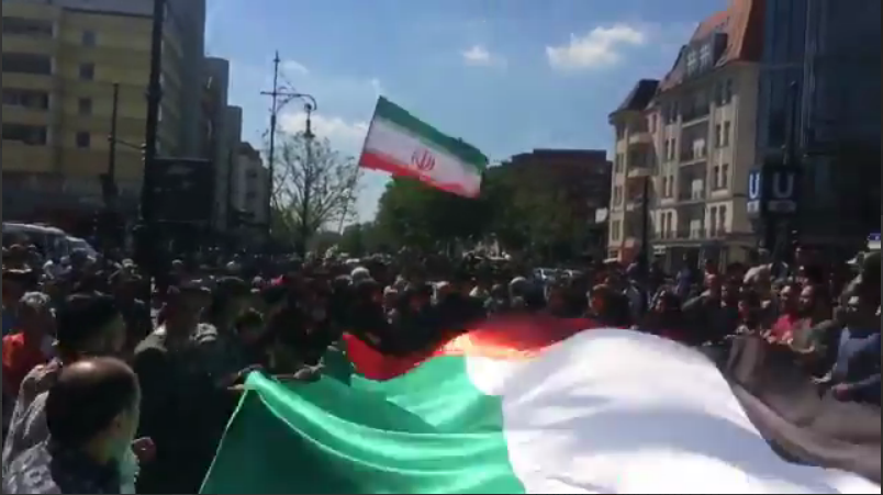 اهتزاز پرچم ایران در راهپیمایی روز جهانی قدس در برلین