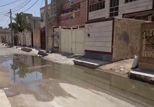 وضعیت فاضلاب در خیابان شهرک دانشگاه‌ اهواز + فیلم