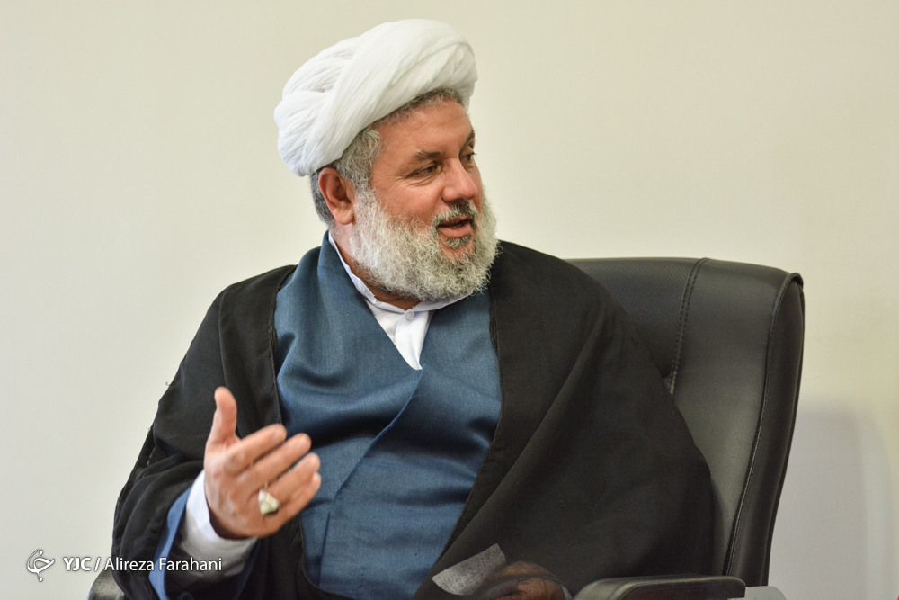 جنبه سیاسی امام خمینی(ره) بر تمام ویژگی&zwnj;های ایشان غالب بود/ متاسفانه برخی منسوبان امام دست به تحریف عقاید ایشان می&zwnj;زنند/ موفقیت&zwnj;های محور مقاومت ثمره تبعیت از خط امام است/ امام به دنبال خودکفایی دفاعی و نظامی بود
