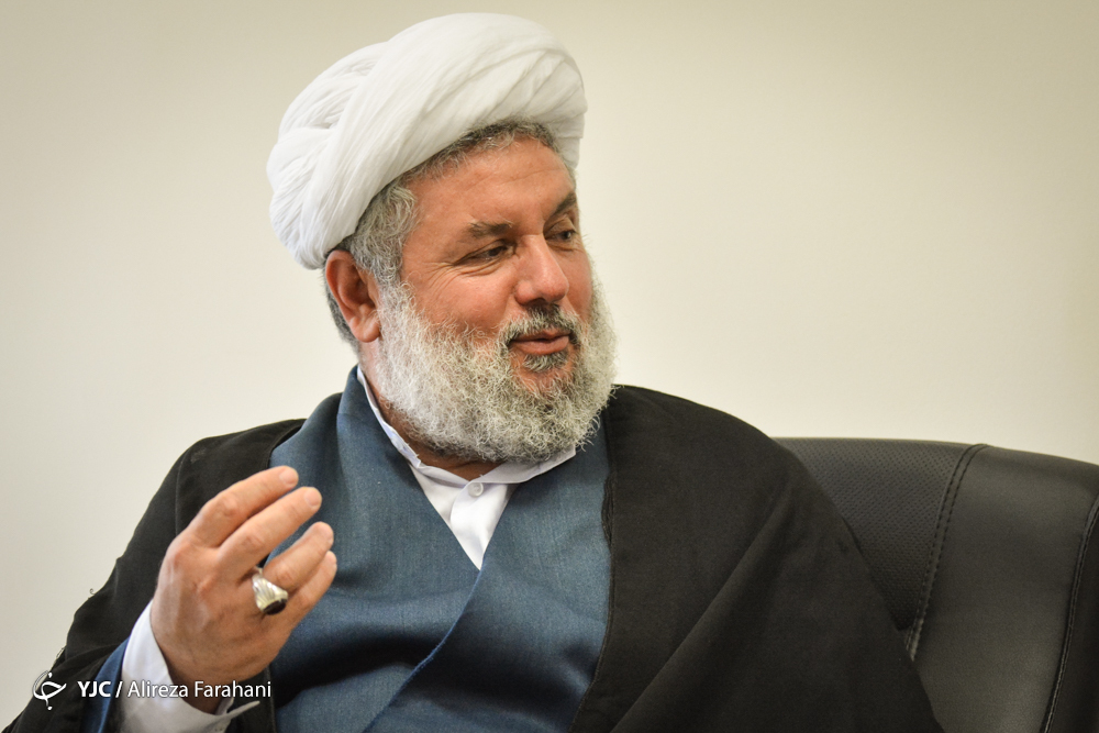 جنبه سیاسی امام خمینی(ره) بر تمام ویژگی&zwnj;های ایشان غالب بود/ متاسفانه برخی منسوبان امام دست به تحریف عقاید ایشان می&zwnj;زنند/ موفقیت&zwnj;های محور مقاومت ثمره تبعیت از خط امام است/ امام به دنبال خودکفایی دفاعی و نظامی بود