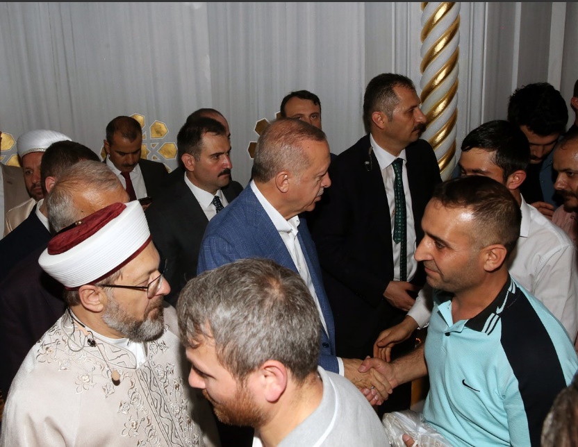 حضور رئیس جمهور ترکیه در نماز عید فطر در استانبول+تصاویر