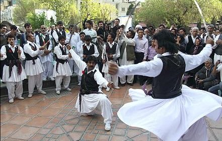 عید فطر در پایتخت وحدت ایران /بستن توشه یک ساله با اقامه نماز عید سعید فطر