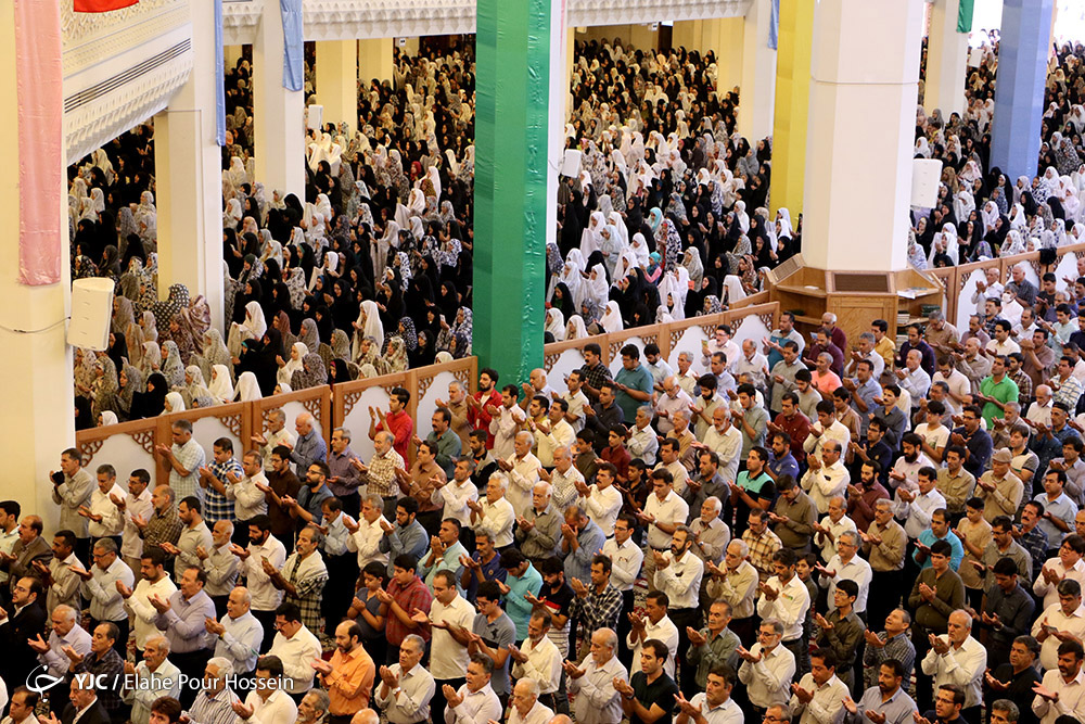اقامه نماز عید سعید فطر به امامت آیت الله دژکام