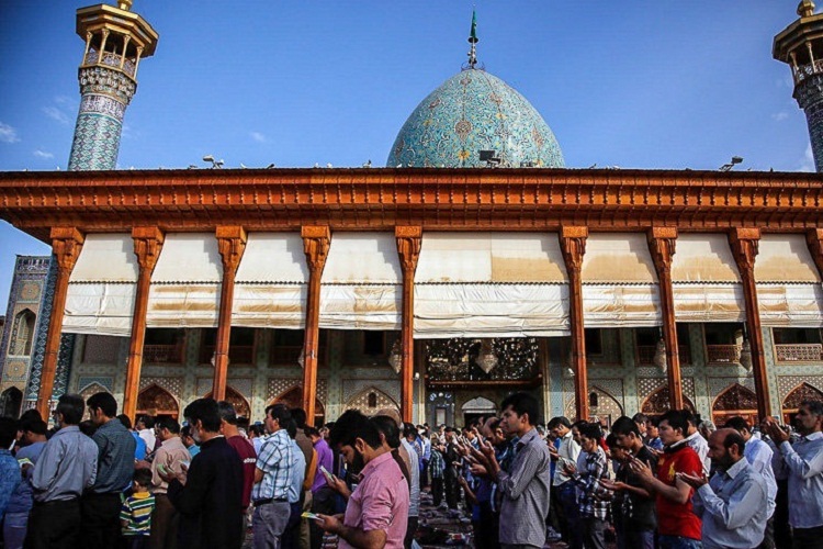 اقامه نماز عید سعید فطر به امامت آیت الله دژکام