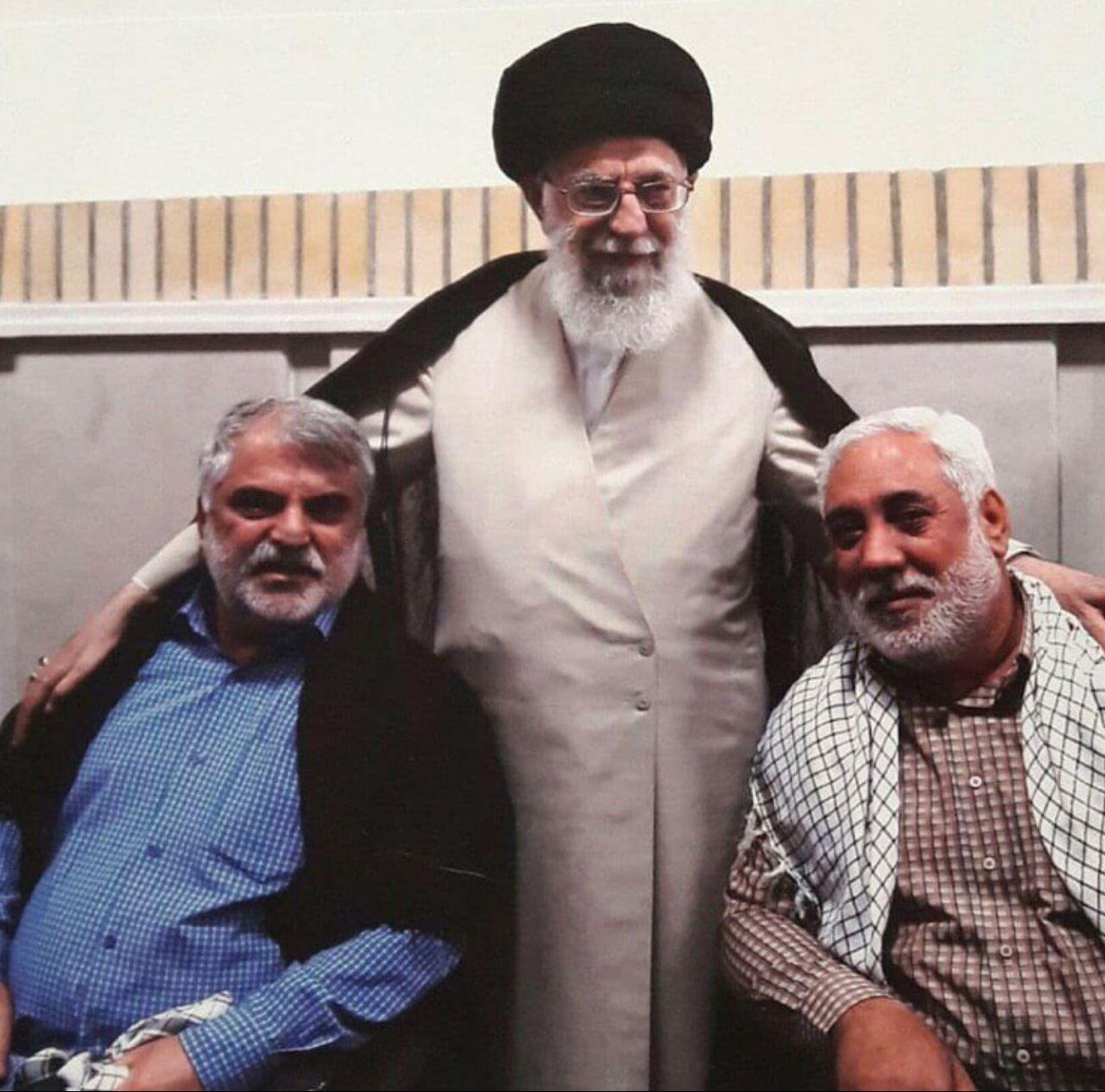 تصویری از جانباز معروف بیت رهبری در کنار رهبر انقلاب