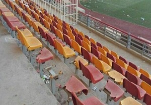 تخریب بیش از ۲ هزار صندلی در ورزشگاه فولاد اهواز/ مهمانان نمک خوردند و نمکدان شکستند