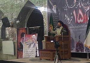 مسئولان خود را امانتدار امام و خون شهدا بدانند
