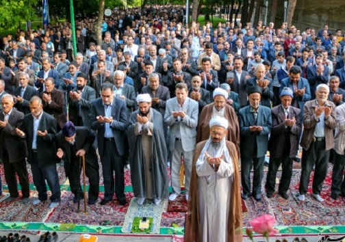 یک ماه روزه داری و عبادت به درگاه پروردگار به سرآمد