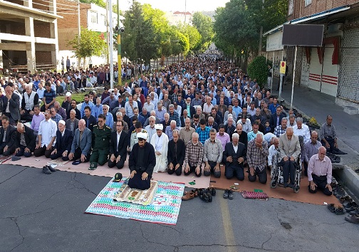 یک ماه روزه داری و عبادت به درگاه پروردگار به سرآمد