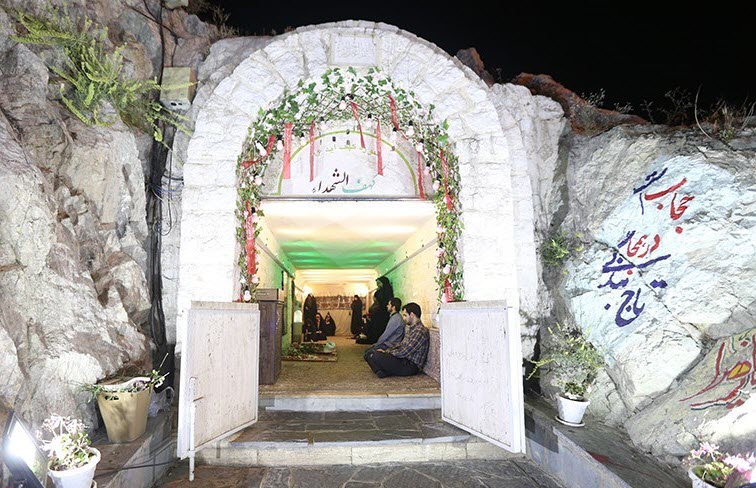 نمایی دیدنی از کهف الشهدا در آخرین شب قدر ماه مبارک رمضان ۱۳۹۸ +تصویر نمایی دیدنی از کهف الشهدا در آخرین شب قدر ماه مبارک رمضان ۱۳۹۸ +تصویر