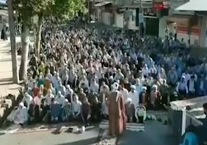 فیلم هوایی از اقامه نماز چند هزار نفره عید سعید فطر در آزادشهر