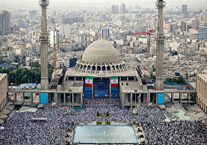 از پیگیری وضعیت ناو آمریکایی در نزدیکی آبهای ایران تا علائم بهبود وضعیت اقتصادی کشور در حاشیه مراسم عید سعید فطر + فیلم