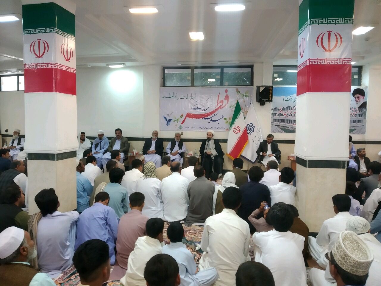 سران و ریش سفیدان طوایف اهل سنت سیستان و بلوچستان با نماینده رهبری دیدار کردند