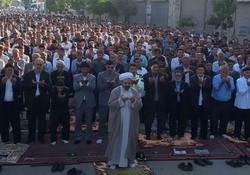 اقامه نماز عید سعید فطر در چهاربرج + فیلم
