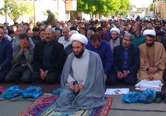 برگزاری نماز عید سعید فطر در &laquo;زرنق&raquo; + فیلم