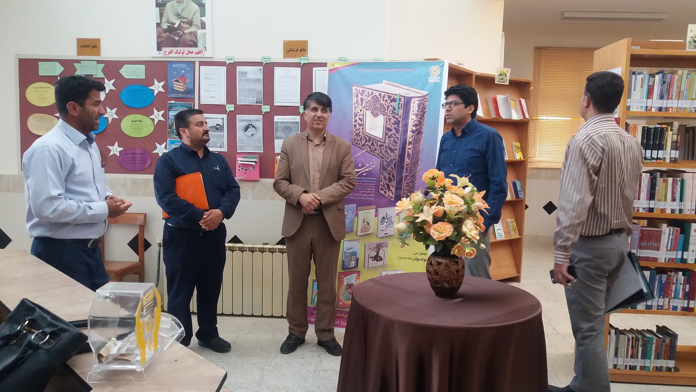 بازدید مدیرکل کانون پرورش فکری کودکان و نوجوانان استان مرکزی از کتابخانه ولایت