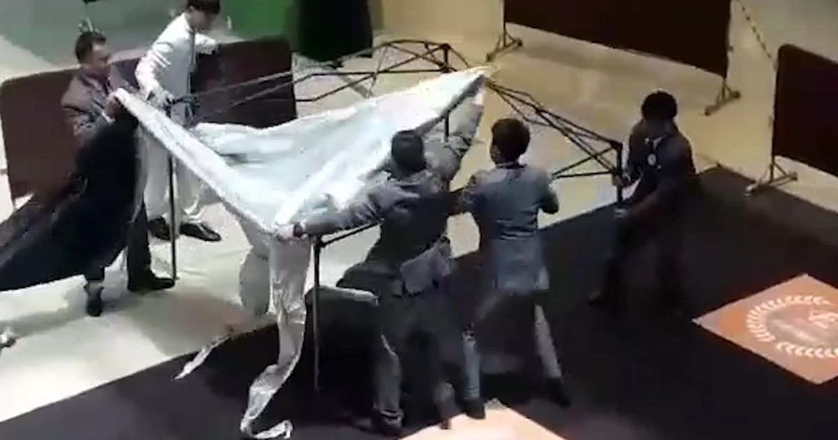 سقوط مرگبار فروشنده حین گرفتن عکس! + فیلم///