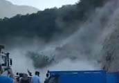 ریزش کوه و مسدود شدن جاده در چمستان + فیلم