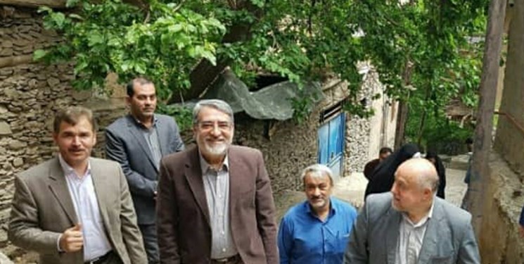 وزیر کشور از روستای «کنگ» سرزده بازدید کرد