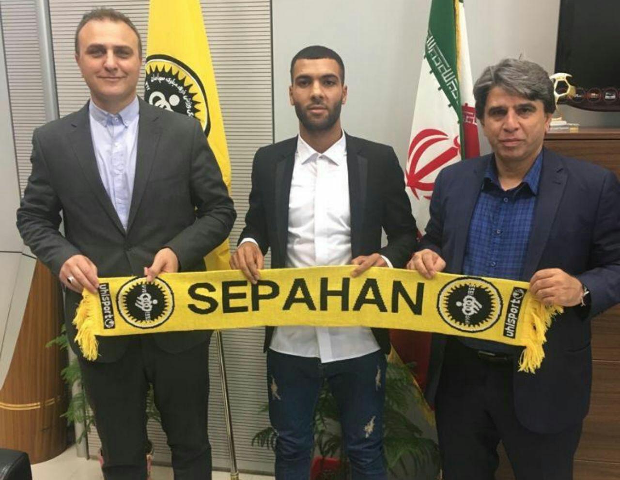 حمیداوی: وقتی سپاهان به بازیکن ما پیشنهاد یک و نیم میلیاردی میدهد چگونه او را نگه داریم؟ حمیداوی: وقتی سپاهان به بازیکن ما پیشنهاد یک و نیم میلیاردی میدهد چگونه او را نگه داریم؟