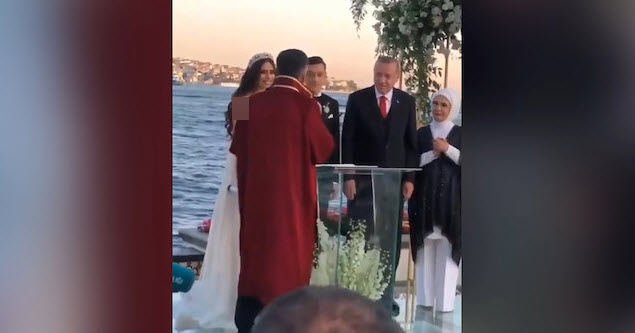 اردوغان شاهد عقد اوزیل شد+فیلم و تصاویر