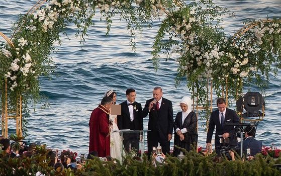 اردوغان شاهد عقد اوزیل شد+فیلم و تصاویر