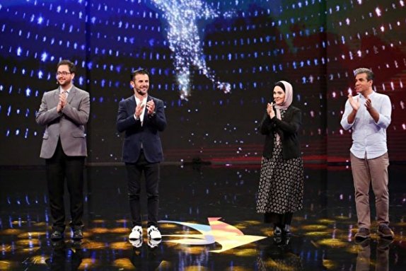قهقهه احسان علیخانی در برنامه عصر جدید/ وقتی امین حیایی ذوق&zwnj;زده می&zwnj;شود/ شوخی داوران با آریا عظیمی&zwnj;نژاد + فیلم