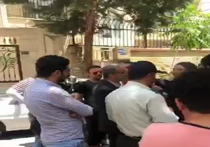 حضور هواداران پرسپولیس مقابل وزارت ورزش + تصاویر