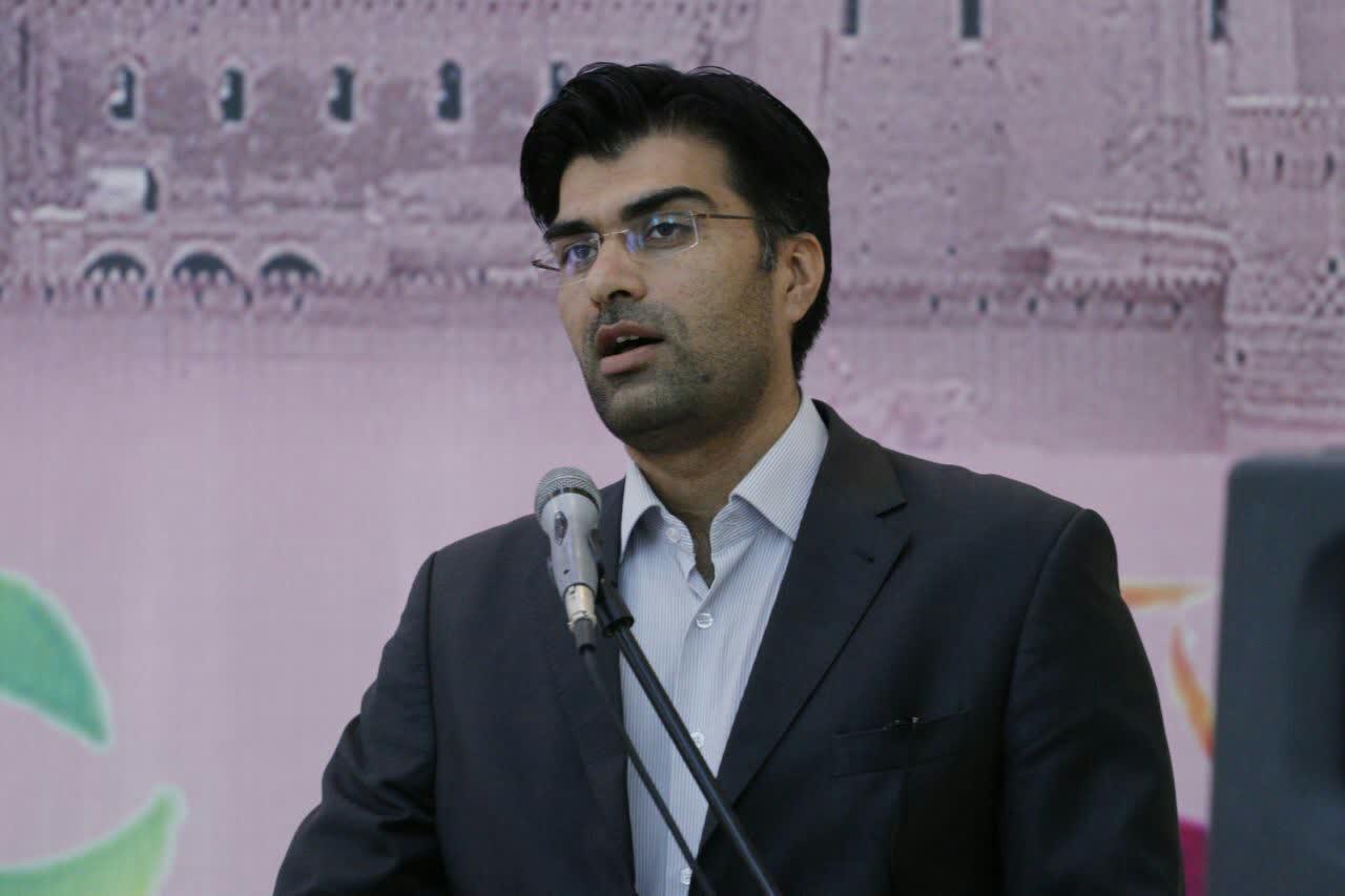 بحث کاندیداتوری برای مجلس را رد می‌کنم