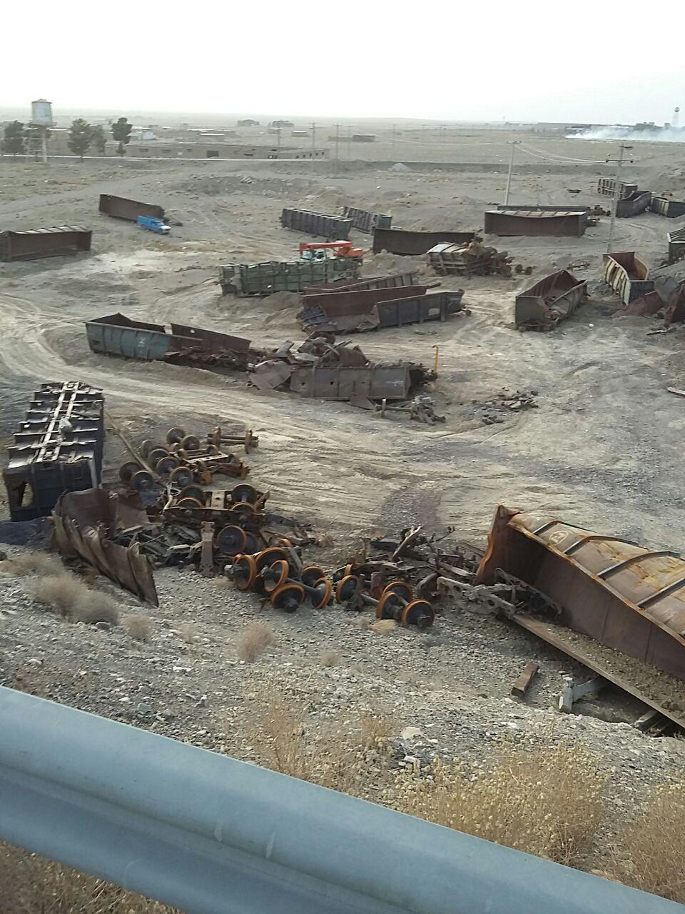 تصاویری از بقایای واگن‌های قطار در سیرجان