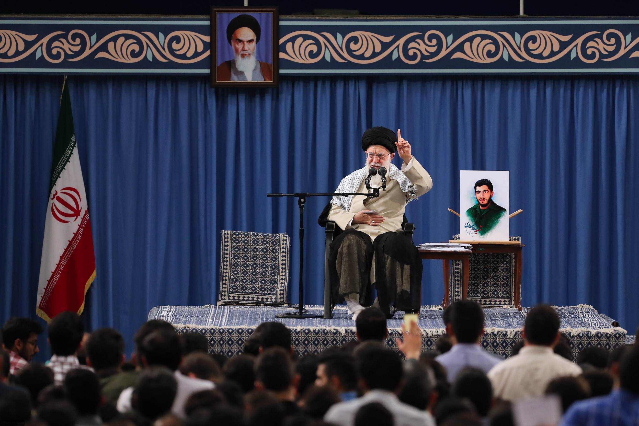 #برجام/ نخبگان گرامی لطفاً محدوده وظایف و تذکرات رهبری رو مطالعه کنید و بعد به ایشون معترض بشید +تصاویر