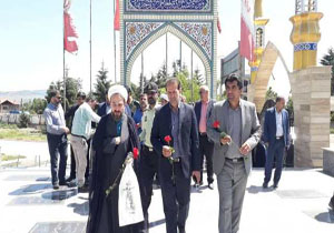 تجلیل از مقام شهدا یک وظیفه است