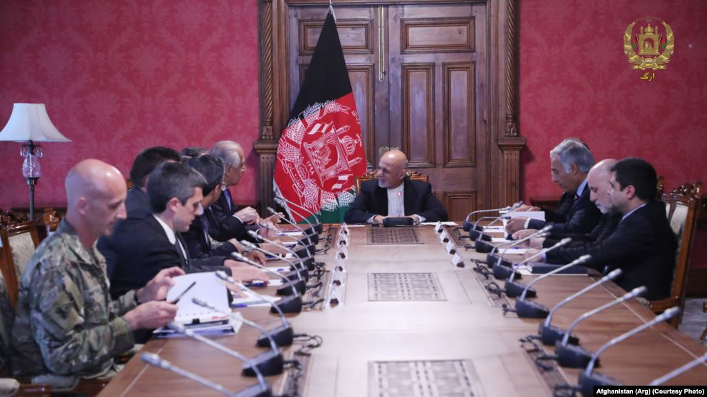 گفتگوی خلی&shy;لزاد و اشرف غنی درباره نقش آلمان در آغازات مذاکرات بین الافغانی