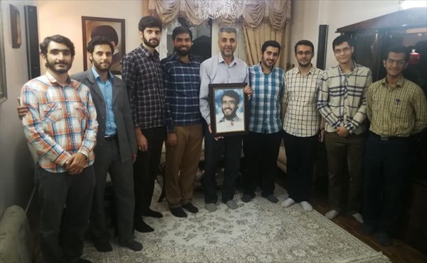 بسیج دانشجویی دانشگاه صنعتی شریف از راننده ناهی از منکر تقدیر کرد