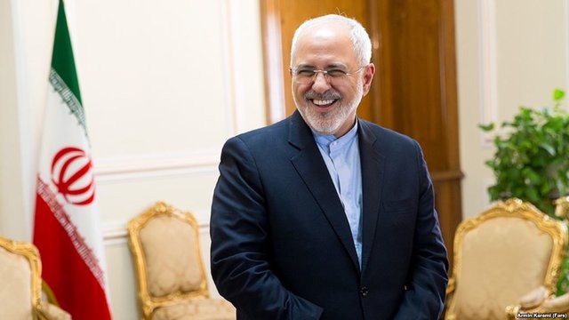 خوش و بش ظریف با خبرنگاران قبل از نشست خبری با وزیر خارجه آلمان +فیلم