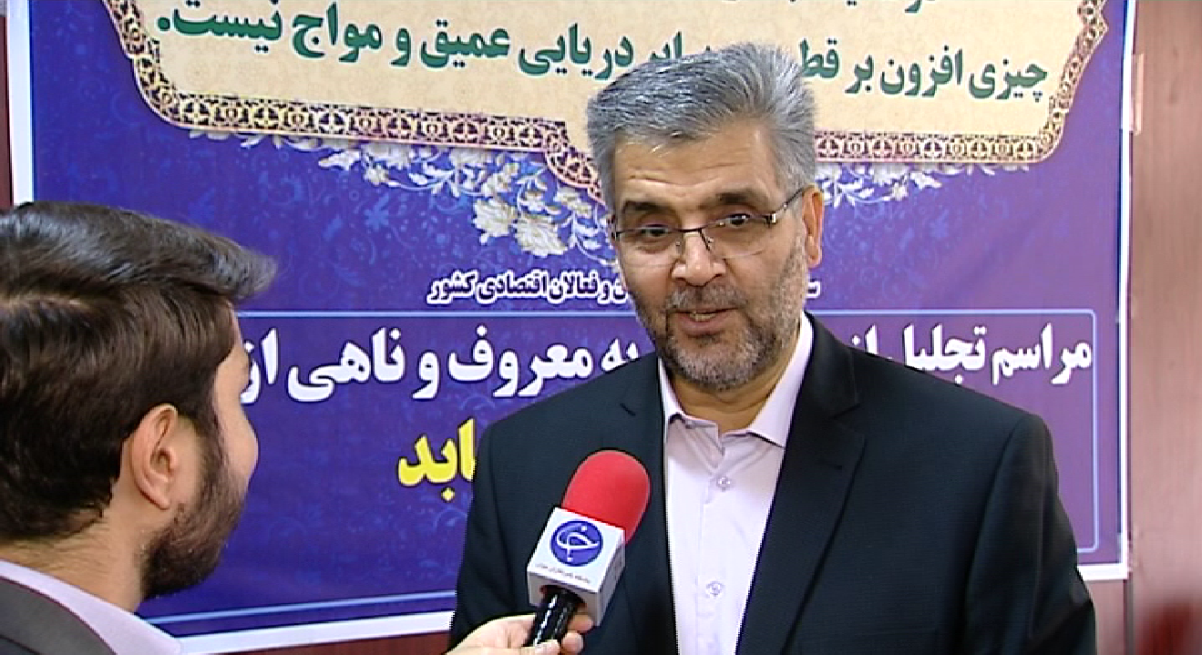 مایلم به دلیل عذرخواهی خانم مسافر، هدیه&zwnj;ای به ایشان بدهم/ برای کمک به مردم پلدختر لباس بسیجی پوشیدم/ شماره خانم مسافر را به پلیس ندادم