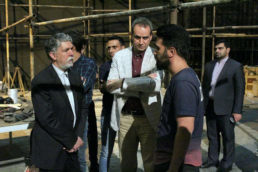 وزیر فرهنگ و ارشاد اسلامی به تماشای نمایش &laquo;کمیته نان&raquo; نشست