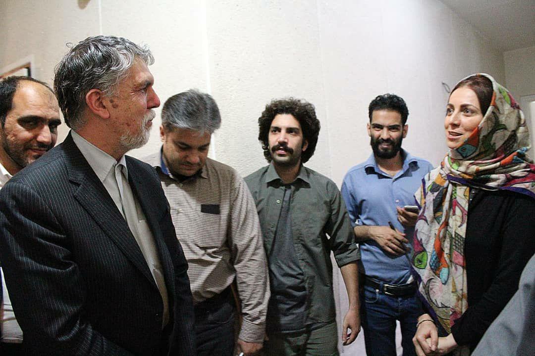وزیر فرهنگ و ارشاد اسلامی به تماشای نمایش &laquo;کمیته نان&raquo; نشست
