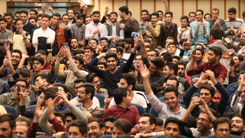 نیروی جوانی موتور محرکه ای برای توسعه کشور