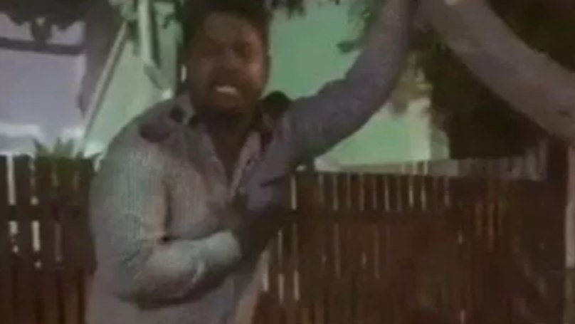 شگرد عجیب راننده تاکسی برای دریافت کرایه بیشتر از مسافر! + فیلم///